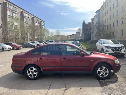Volkswagen Passat 1997 года за 650 000 тг. в Астана – фото 2