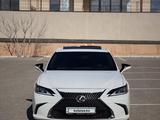 Lexus ES 250 2018 года за 21 500 000 тг. в Алматы