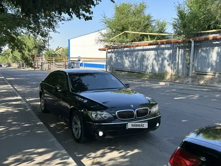 BMW 750 2006 года за 4 500 000 тг. в Алматы – фото 14