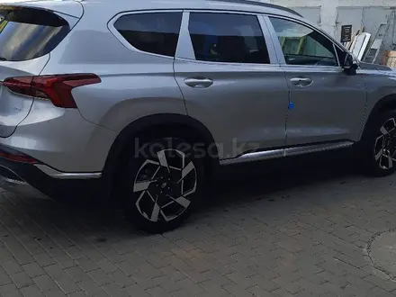 Hyundai Santa Fe 2023 года за 16 000 000 тг. в Уральск