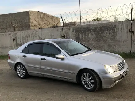 Mercedes-Benz C 200 2000 года за 2 500 000 тг. в Риддер – фото 3