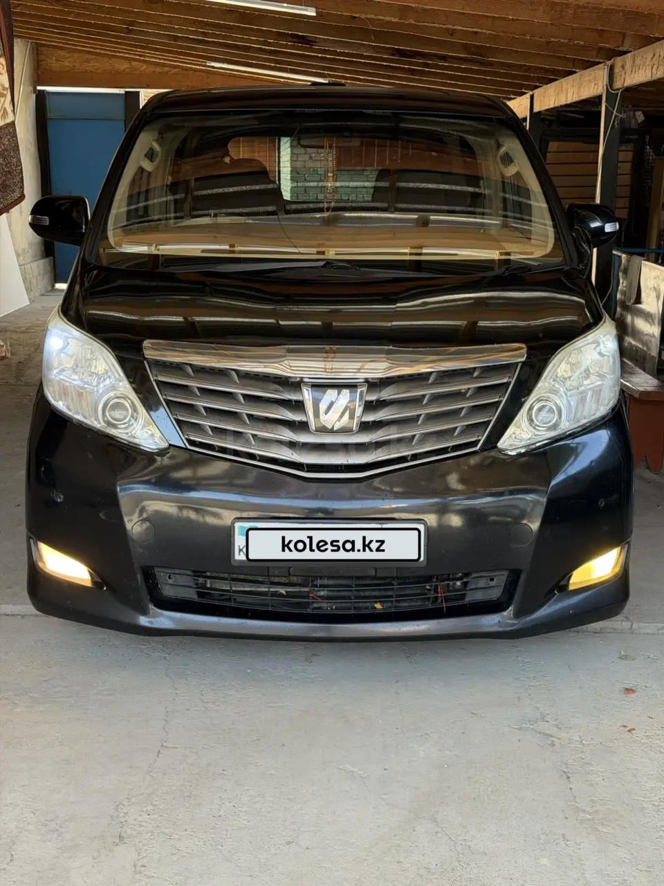 Toyota Alphard, 2010