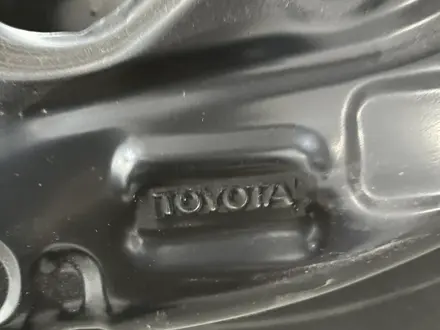 Капот на Toyota Hilux за 70 000 тг. в Алматы – фото 4
