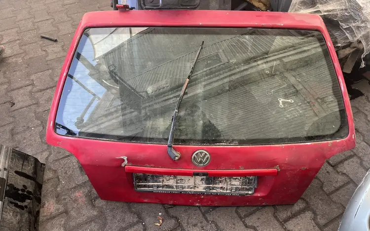 Крышка багажника Гольф 3 за 2 002 тг. в Алматы