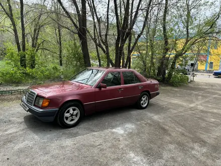 Mercedes-Benz E 230 1992 года за 920 000 тг. в Темиртау – фото 2