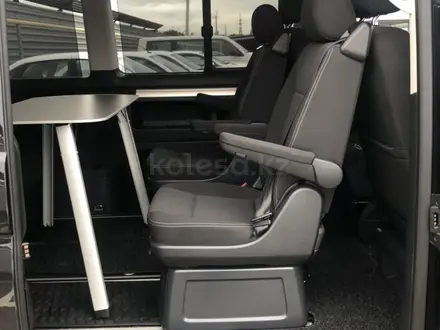 Volkswagen Multivan 2018 года за 28 500 000 тг. в Алматы – фото 15