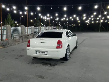 Chrysler 300C 2007 года за 5 000 000 тг. в Туркестан – фото 2