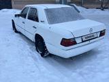 Mercedes-Benz E 220 1993 года за 1 500 000 тг. в Караганда – фото 4