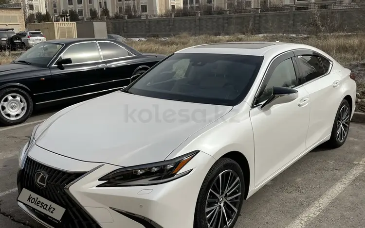 Lexus ES 250 2022 годаfor27 500 000 тг. в Алматы