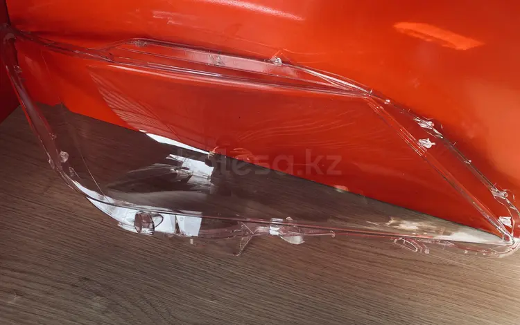 Toyota Camry 50 стекло на фару за 14 000 тг. в Алматы