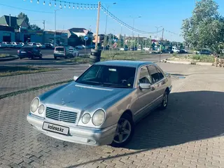 Mercedes-Benz E 320