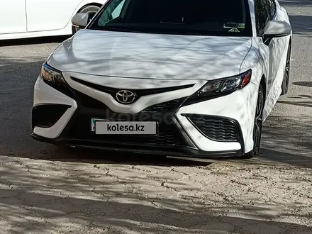 Toyota Camry 2022 года за 13 000 000 тг. в Жанаозен