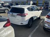 Toyota RAV4 2018 года за 9 000 000 тг. в Актау – фото 4