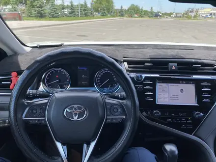 Toyota Camry 2019 года за 15 900 000 тг. в Алматы – фото 19