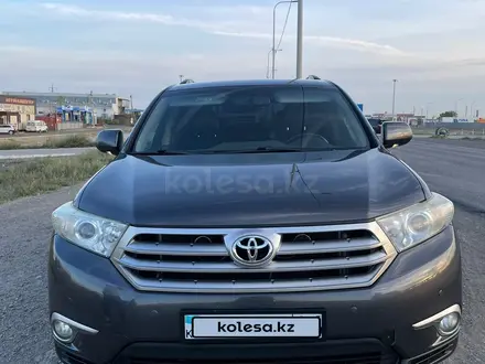 Toyota Highlander 2013 года за 13 200 000 тг. в Атырау