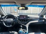 Toyota Camry 2022 года за 13 500 000 тг. в Актау – фото 3