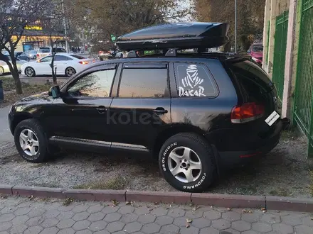 Volkswagen Touareg 2005 года за 3 900 000 тг. в Алматы – фото 2