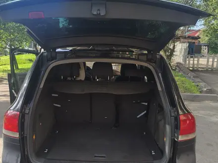 Volkswagen Touareg 2005 года за 3 900 000 тг. в Алматы – фото 3