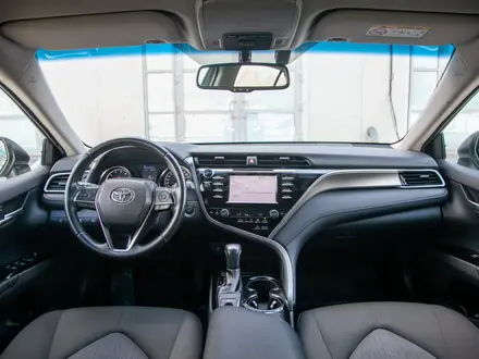 Toyota Camry 2020 года за 11 900 000 тг. в Алматы – фото 12