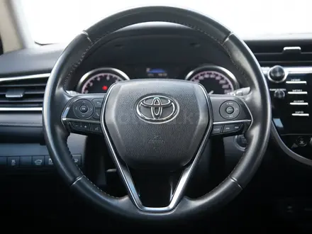 Toyota Camry 2020 года за 11 900 000 тг. в Алматы – фото 13