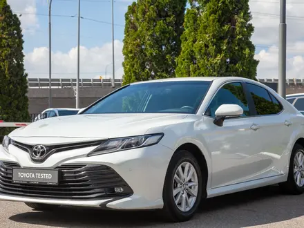 Toyota Camry 2020 года за 11 900 000 тг. в Алматы – фото 2
