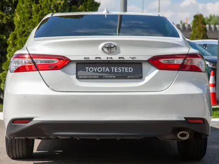Toyota Camry 2020 года за 11 900 000 тг. в Алматы – фото 5