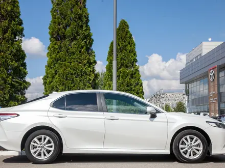 Toyota Camry 2020 года за 11 900 000 тг. в Алматы – фото 8