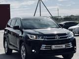 Toyota Highlander 2017 года за 18 000 000 тг. в Актау