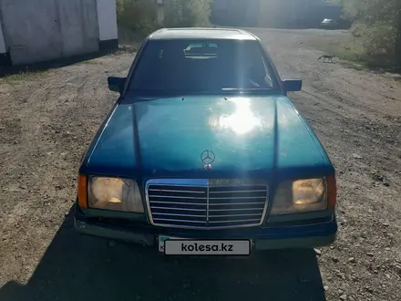 Mercedes-Benz E 200 1994 года за 990 000 тг. в Астана