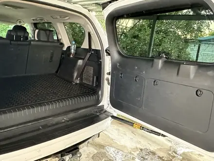 Toyota Land Cruiser Prado 2016 года за 18 000 000 тг. в Актобе – фото 14