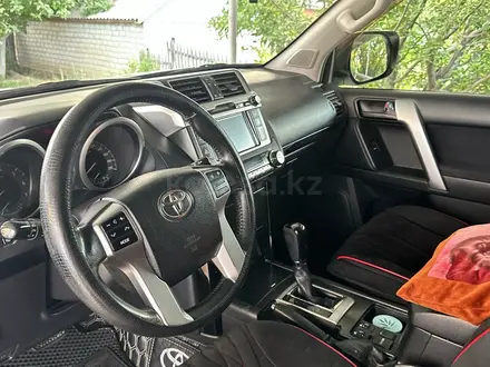 Toyota Land Cruiser Prado 2016 года за 18 000 000 тг. в Актобе – фото 7