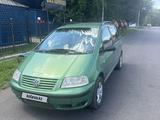 Volkswagen Sharan 2001 годаүшін2 550 000 тг. в Аксай