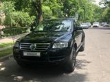 Volkswagen Touareg 2005 года за 4 500 000 тг. в Алматы – фото 2