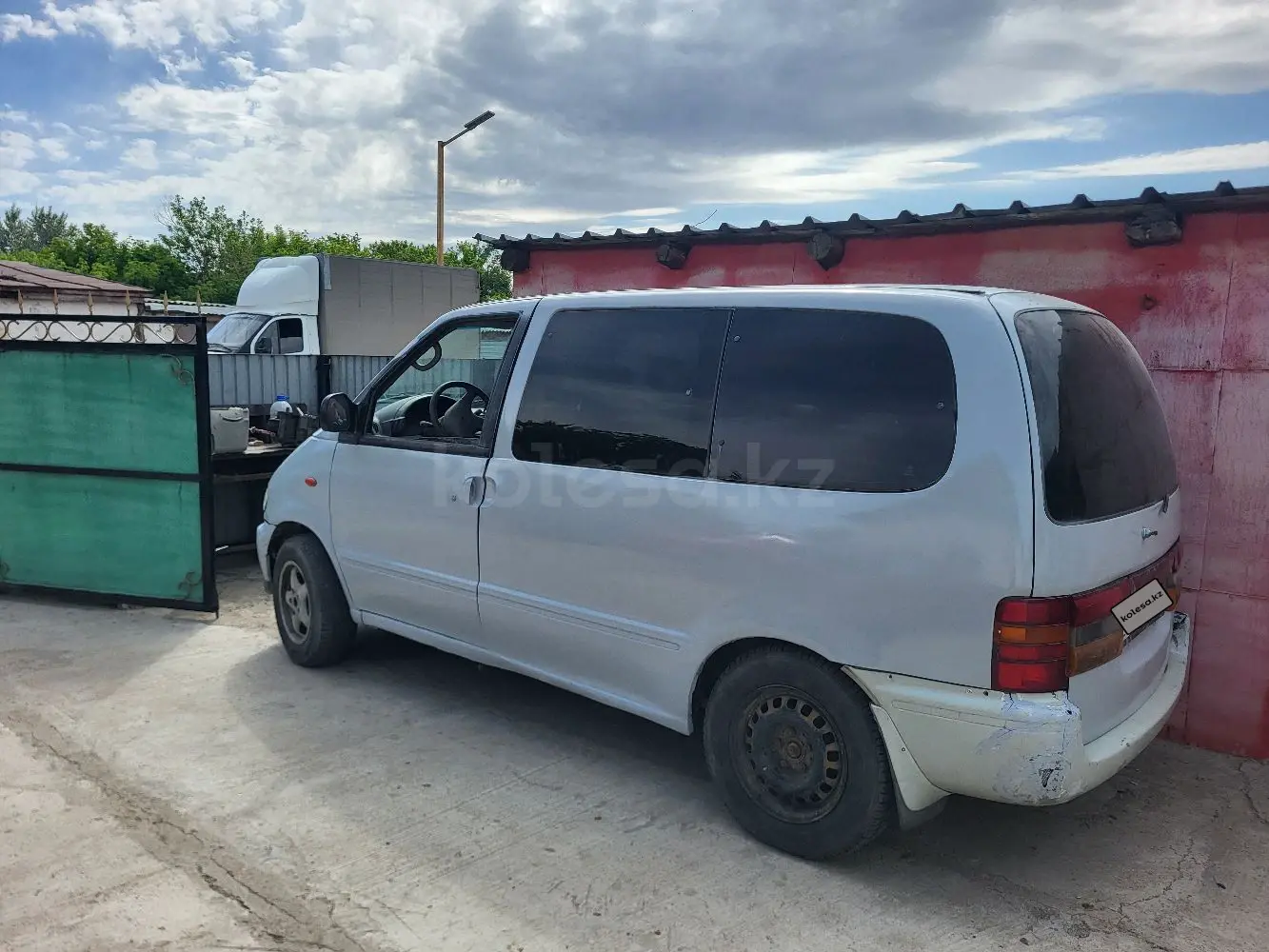 Nissan Serena, 1993