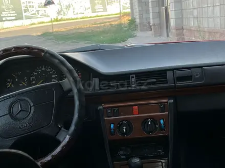 Mercedes-Benz E 230 1991 года за 1 800 000 тг. в Алматы – фото 18