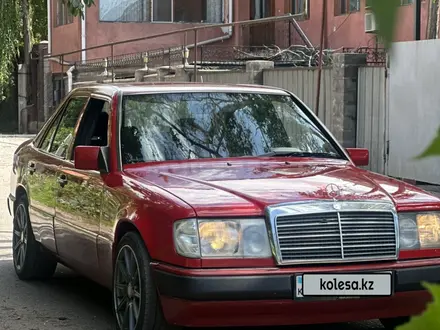Mercedes-Benz E 230 1991 года за 1 800 000 тг. в Алматы – фото 2