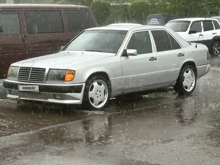 Mercedes-Benz E 320 1993 года за 2 500 000 тг. в Караганда