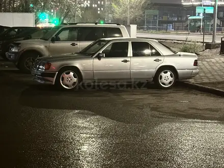Mercedes-Benz E 320 1993 года за 2 500 000 тг. в Караганда – фото 6