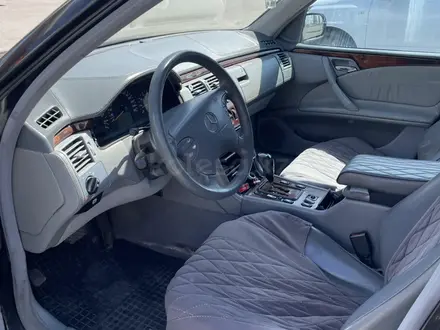 Mercedes-Benz E 320 2001 года за 3 350 000 тг. в Астана – фото 14
