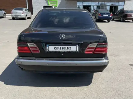 Mercedes-Benz E 320 2001 года за 3 350 000 тг. в Астана – фото 3