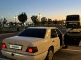 Mercedes-Benz E 220 1993 года за 900 000 тг. в Тараз – фото 2