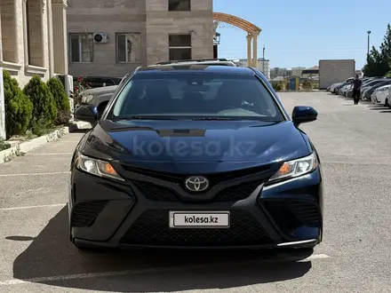 Toyota Camry 2018 года за 8 300 000 тг. в Актау