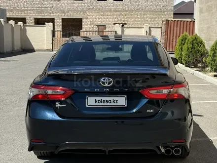 Toyota Camry 2018 года за 8 300 000 тг. в Актау – фото 4