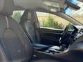 Toyota Camry 2018 года за 8 300 000 тг. в Актау – фото 7