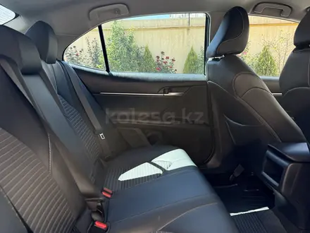 Toyota Camry 2018 года за 8 300 000 тг. в Актау – фото 8