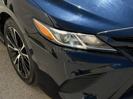 Toyota Camry 2018 года за 8 300 000 тг. в Актау – фото 6