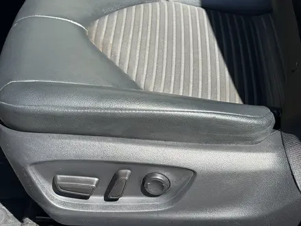 Toyota Camry 2018 года за 8 300 000 тг. в Актау – фото 12