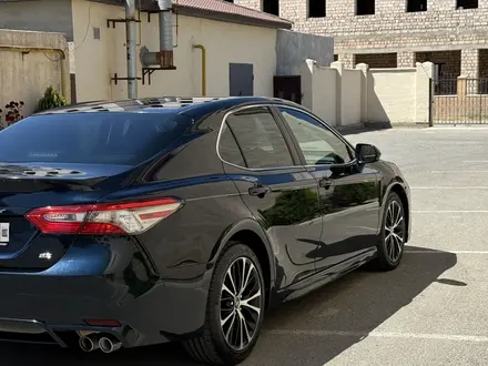 Toyota Camry 2018 года за 8 300 000 тг. в Актау – фото 3