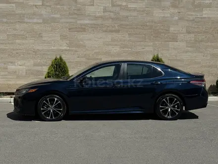 Toyota Camry 2018 года за 8 300 000 тг. в Актау – фото 2