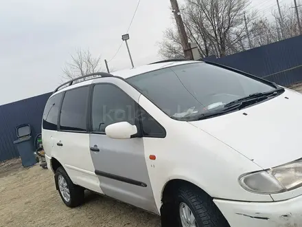 Volkswagen Sharan 1995 года за 1 850 000 тг. в Актобе